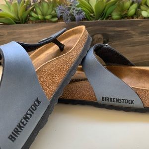 Size 6 (fits like a 5.5-6) GUC like new condition!